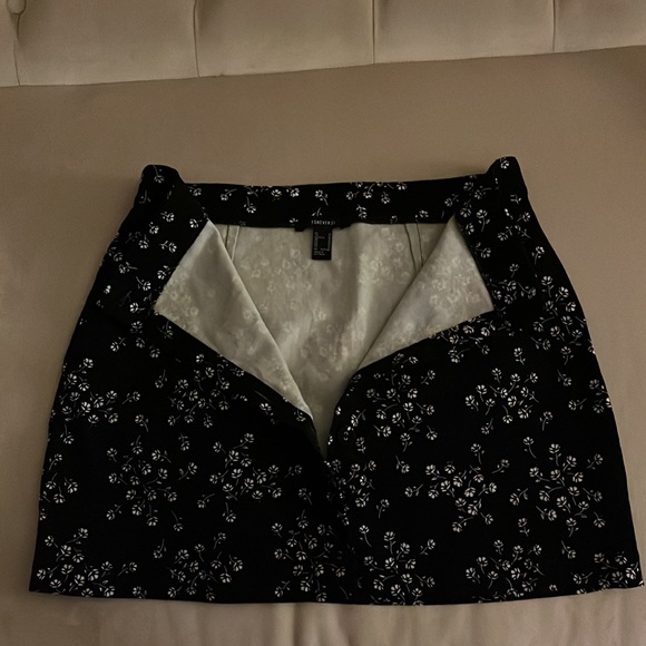 New without tags, button front short skirt! - Picture 6 of 7